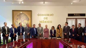 Sheinbaum anuncia acuerdos con productores para fortalecer exportación de aguacate