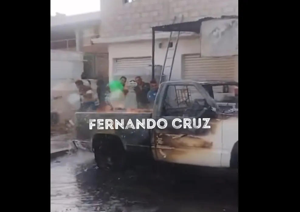 Video: Se prende camioneta y quema a trabajador en Ecatepec