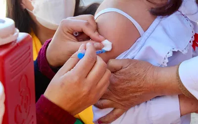 El llamado se da mientras en la entidad se trabaja en el reforzamiento de medidas sanitarias ante el riesgo de sarampión y otras enfermedades respiratorias en planteles escolares.