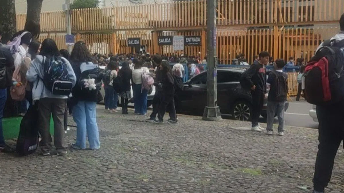 Prepa 8 UNAM es desalojada por amenaza de bomba