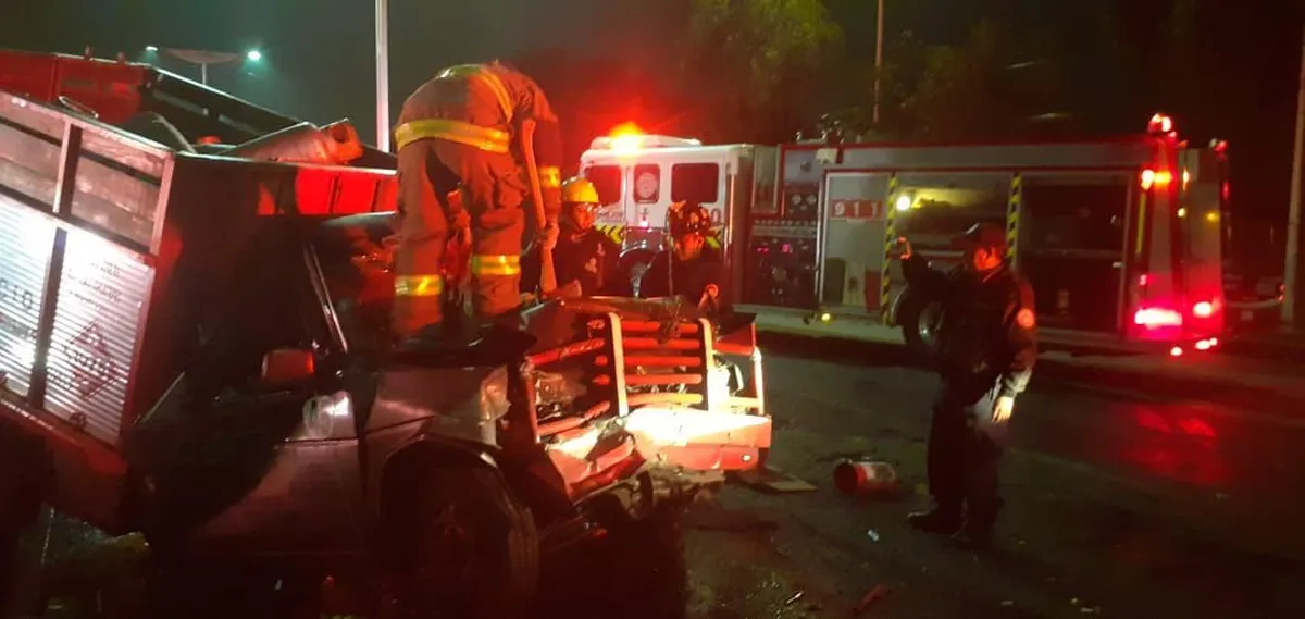 Tecámac: Choca camioneta cargada con 37 cilindros de gas Lp