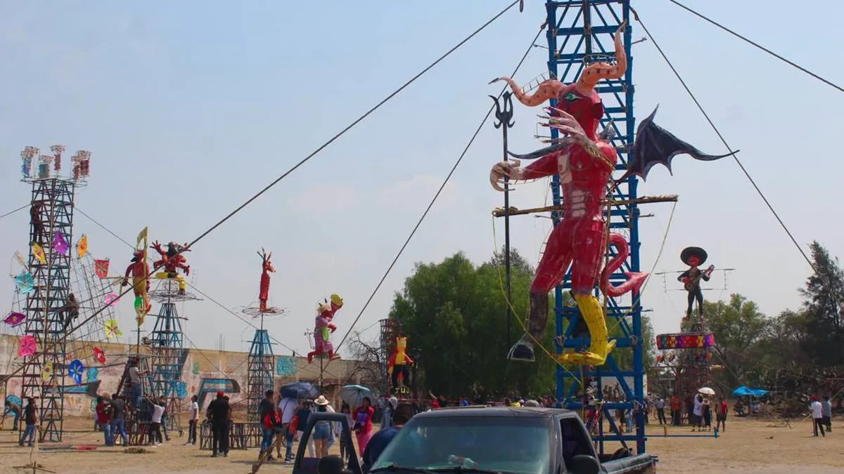Diablos y Alebrijes arden en la tradicional quema de Judas en Tultepec y Zumpango