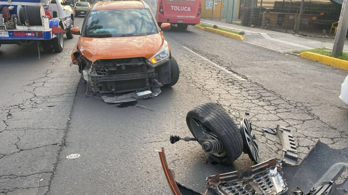 Toluca: Reportan accidente en la av. López Portillo