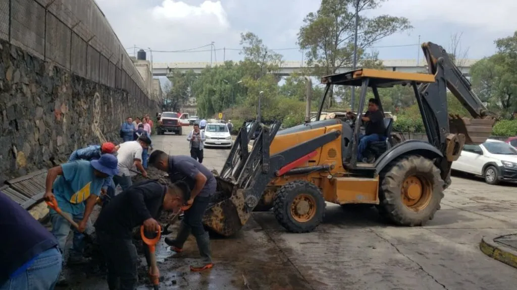 Lluvia colapsa zona oriente del Valle de México