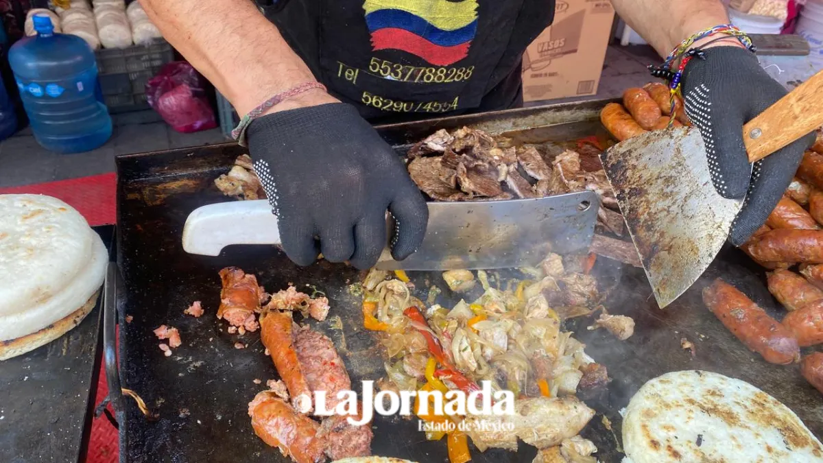 Presentan novedades en la Feria del taco de Nezahualcóyotl