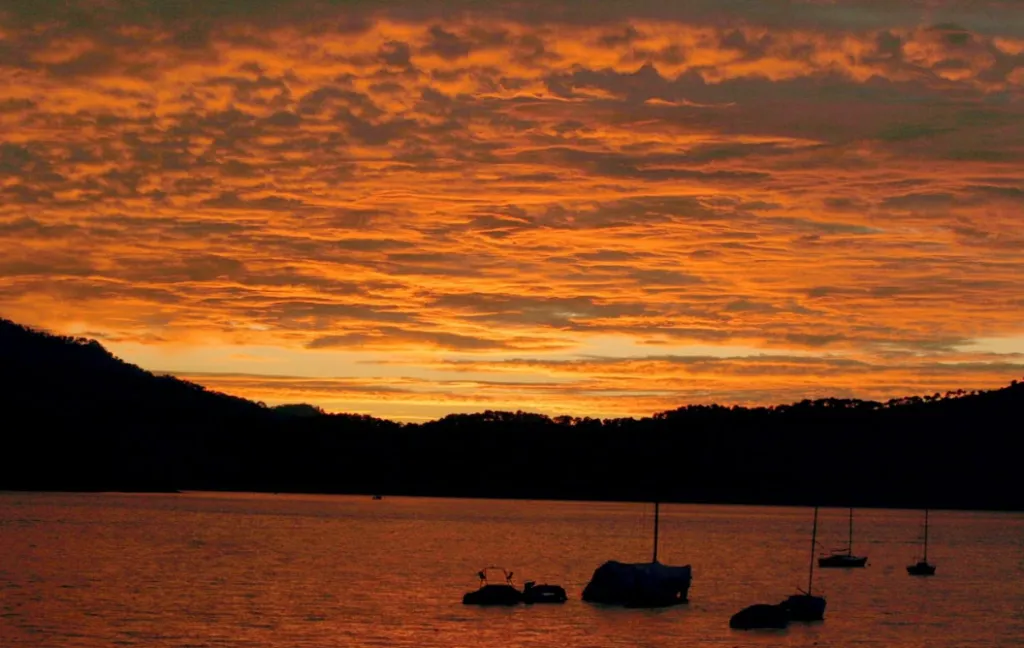 El Espejo de lo que Somos: Un Atardecer en Valle