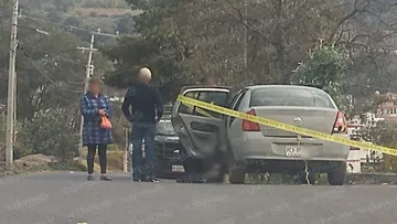 Fallece conductor dentro de su automóvil en el Ocotal, Lerma