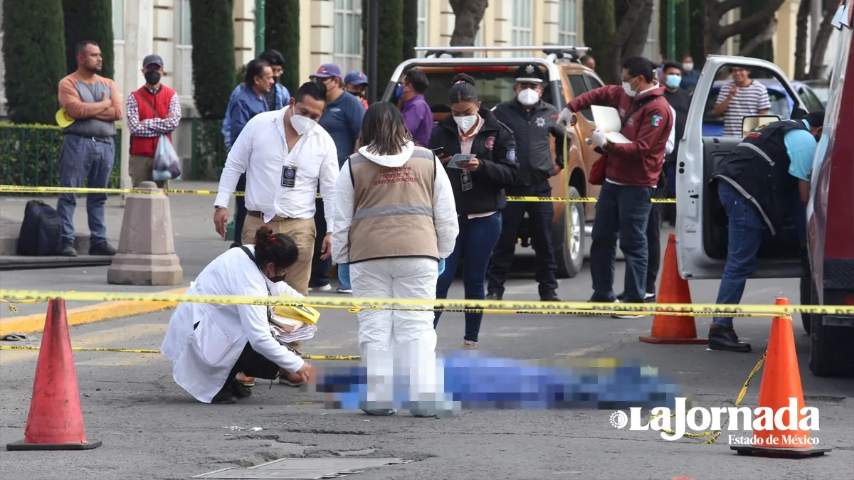 Mujer pierde la vida tras ser arrollada por un camión urbano en Toluca