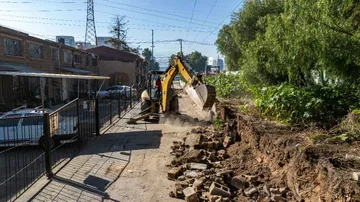 Las obras para reconstruir el muro de contención en Coacalco, iniciaron hace dos semanas y actualmente llevan un 20% de avance.