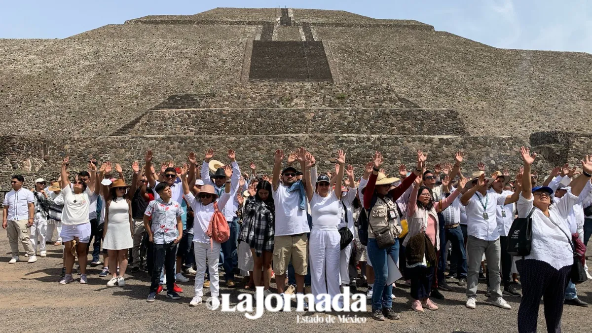 Reciben la energía de Primavera en Teotihuacán