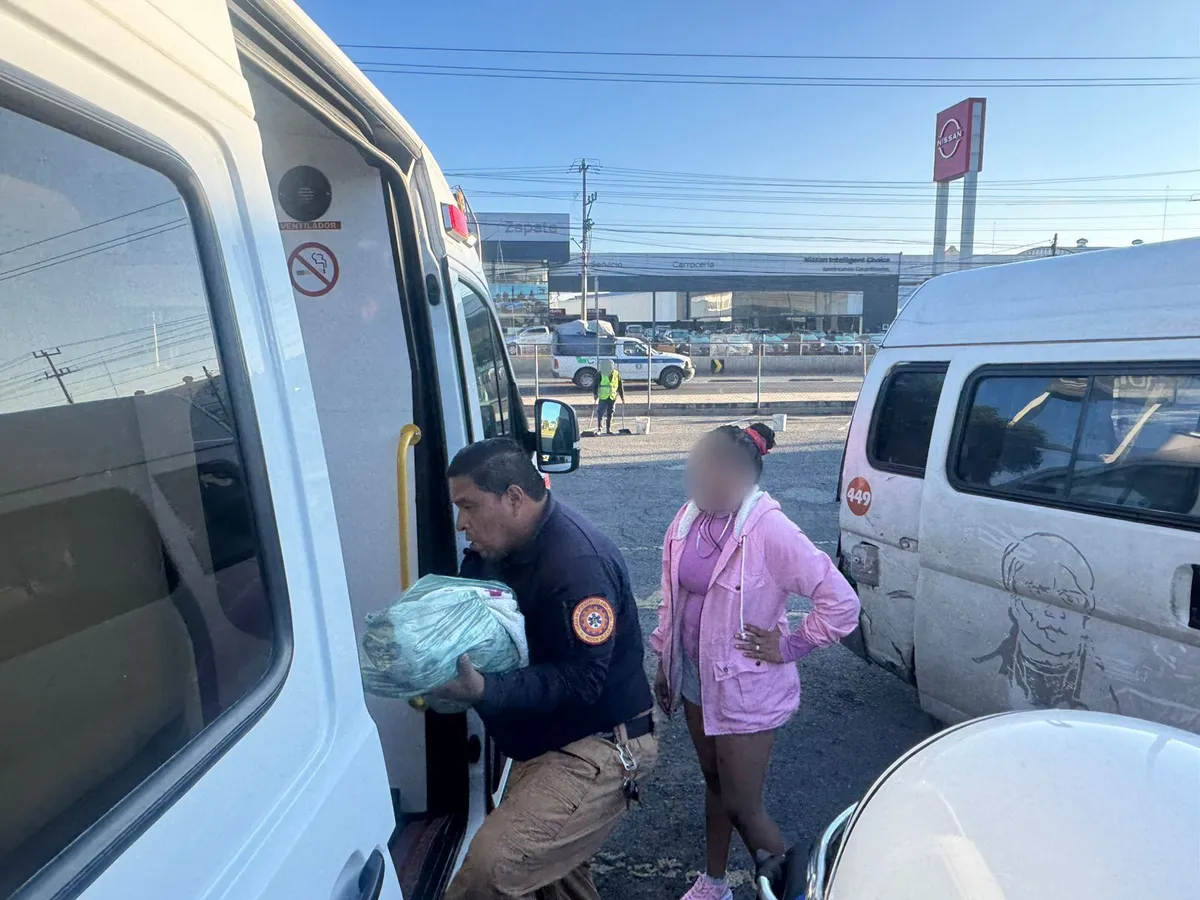 Mujer da a luz dentro de combi en Ecatepec