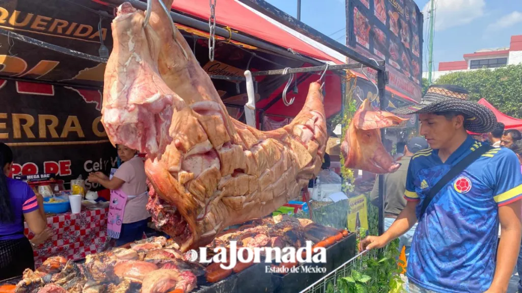 Presentan novedades en la Feria del taco de Nezahualcóyotl