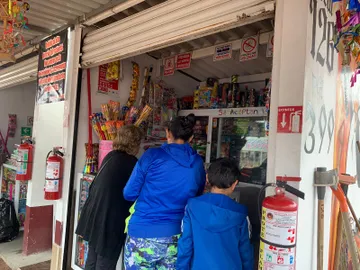 Tultepec: Artesanos ven ligera recuperación en venta de pirotecnia