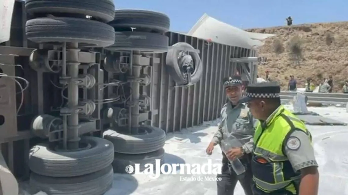 México- Puebla: Sube a dos fallecidas tras volcadura de tráiler en km 46