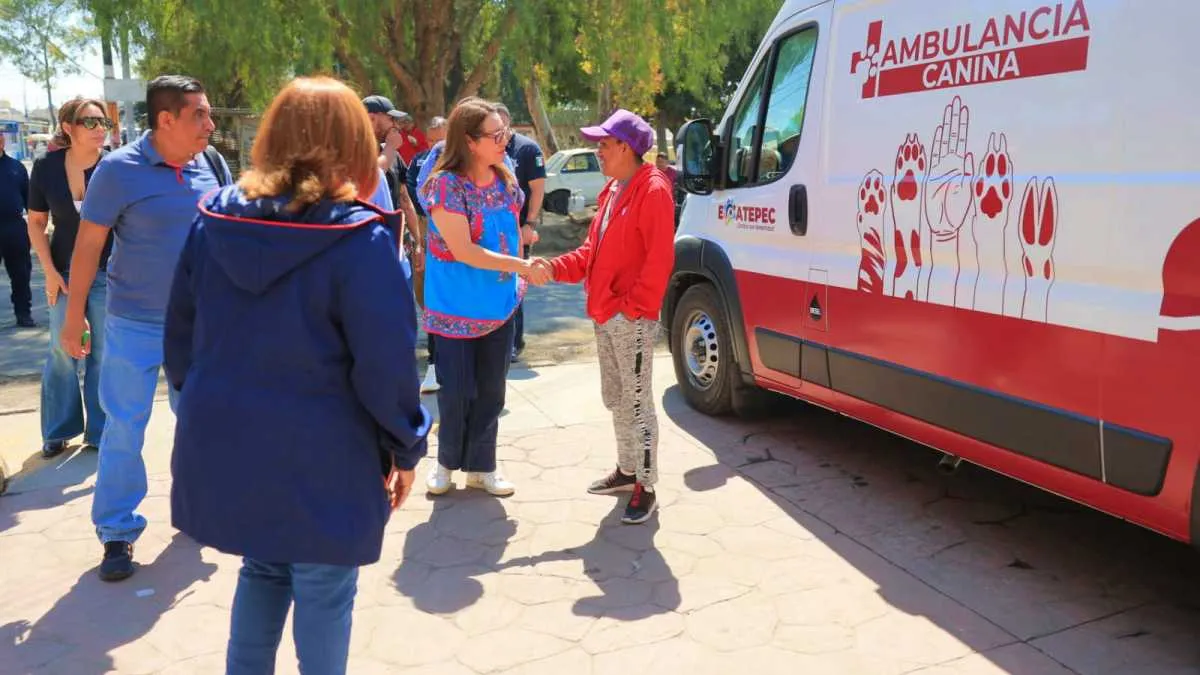 Azucena Cisneros presenta ambulancias y vehículo para rescate de animales  