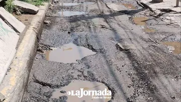 Toluca, ciudadanos denuncian daños a sus vehículos por baches sin reparar