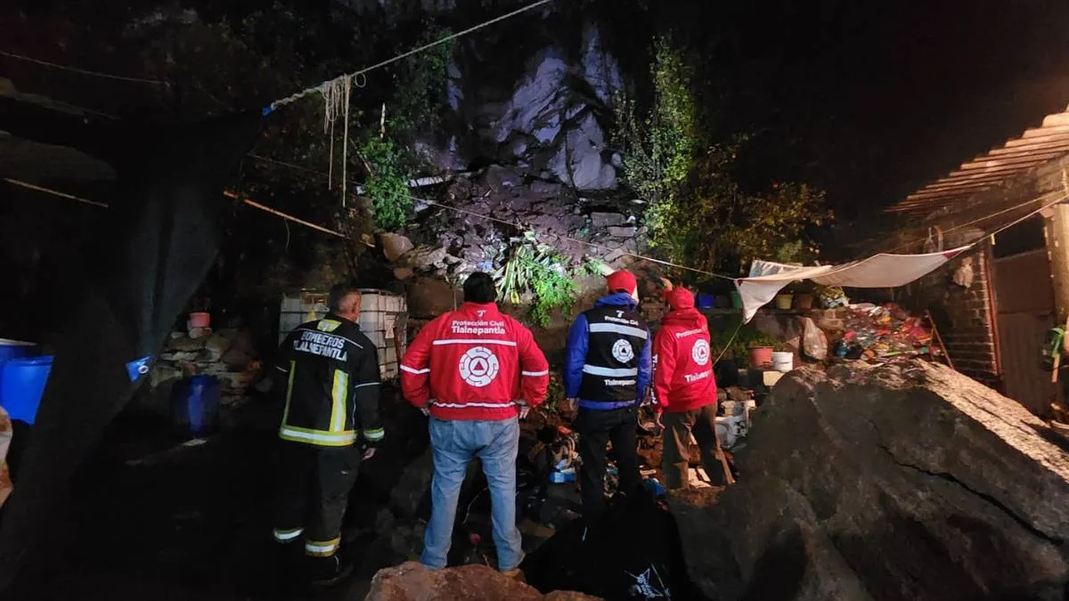 Se desploman 20 toneladas de piedras en un patio en la colina de Arboledas Tenayuca