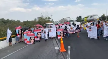 Bloquean el Circuito Exterior Mexiquense por niña reportada como desaparecida