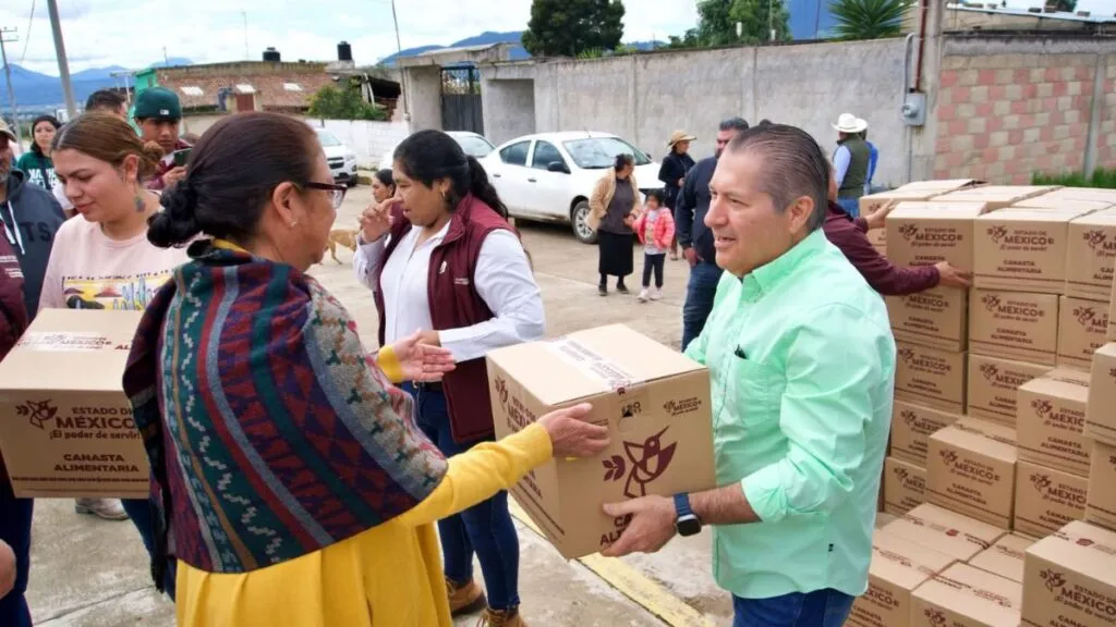 Héctor García, del PVEM, entrega más de 300 canastas alimentarias en Tenango del Valle