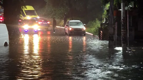 Lluvias generan encharcamientos en el Valle de México