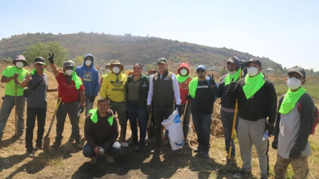 Edomex: Retiran 32 toneladas de basura durante jornada de limpieza del Lago de Xico