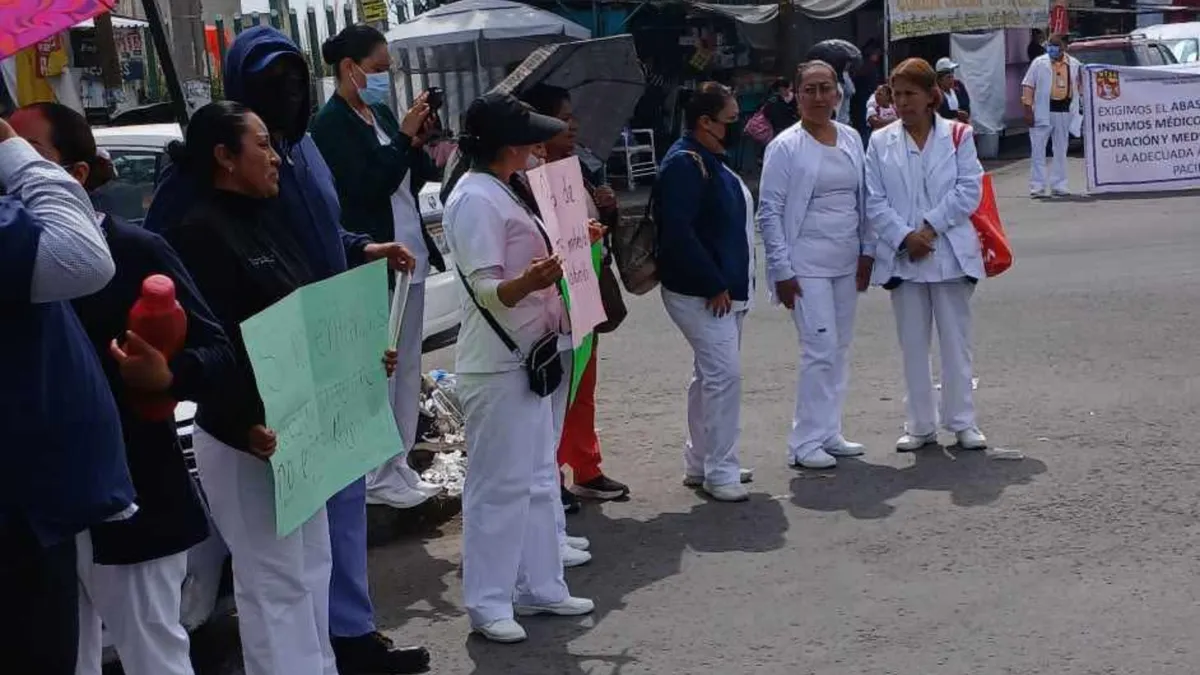 Bloqueos en Paseo Tollocan por protesta del sector salud en Toluca
