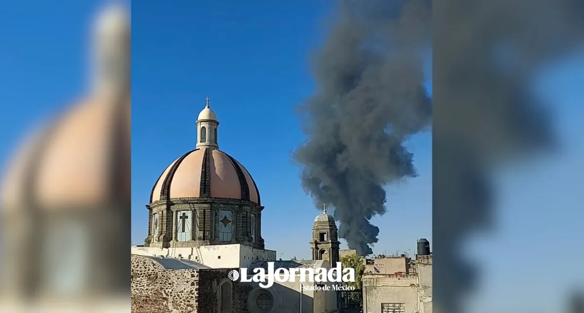 CDMX: Se incendia una bodega de zapatos en Tepito