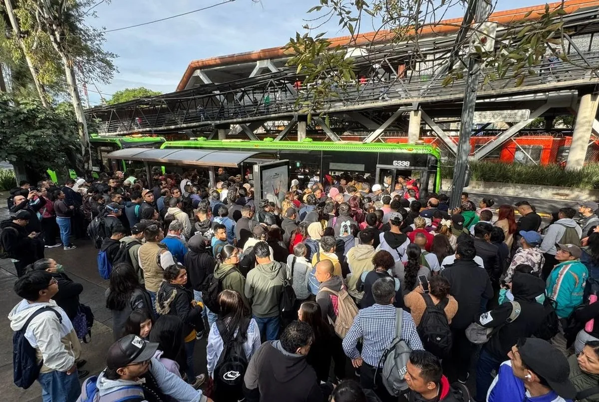 Caos por cierre de 4 estaciones del Metro tras inundación