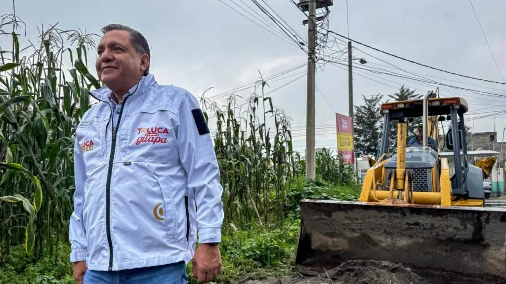 Empieza pavimentación con nueva tecnología en calle Bicentenario de Huichochitlán
