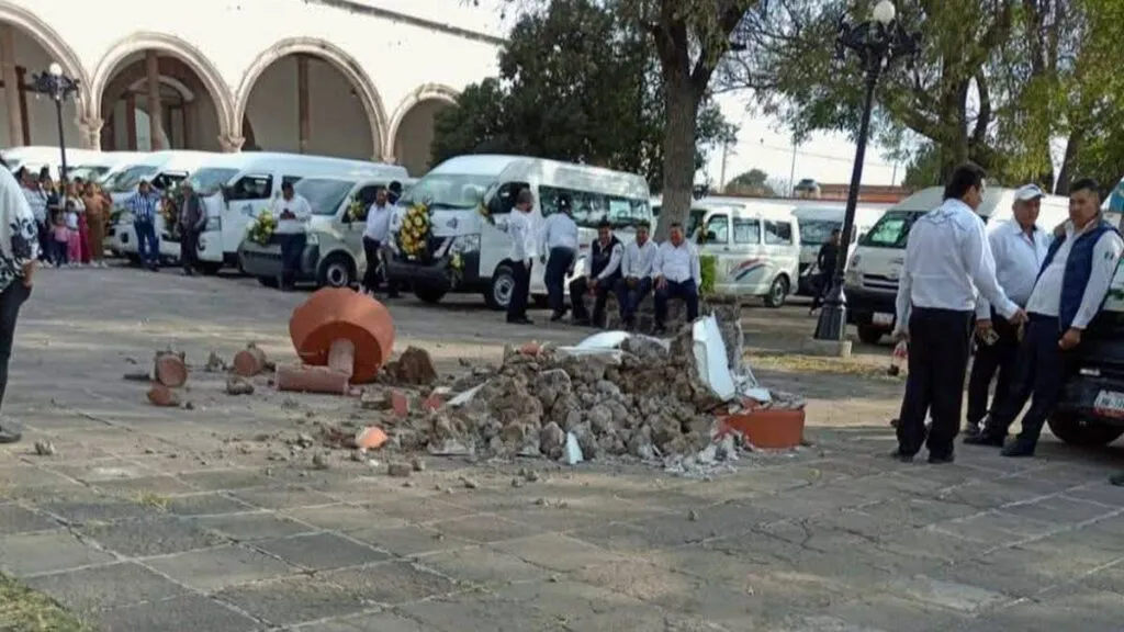 Cruz histórica es destruida durante evento privado en Otumba