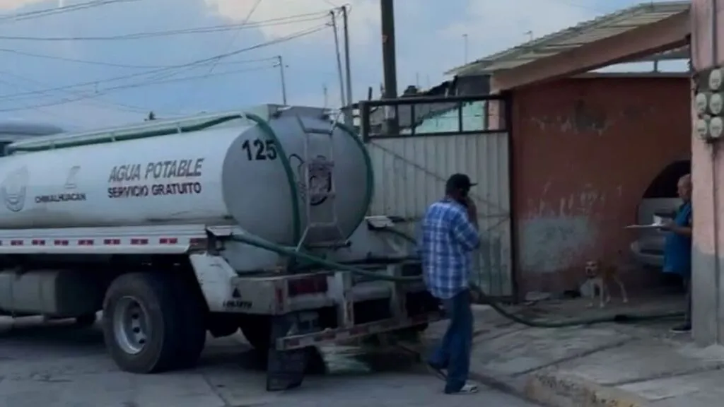Chimalhuacán refuerza operativo de abasto de agua en pipas
