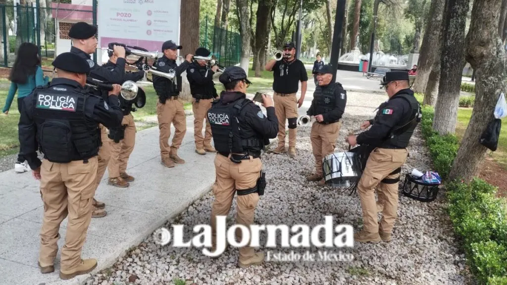 Policía de Toluca afina tambores y cornetas para marchar el 16 de septiembre