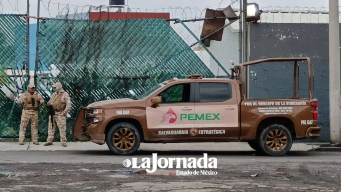 Nezahualcóyotl: cierran Vía Tapo por presencia de hidrocarburo