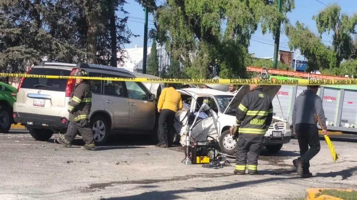Fuerte choque en Calzada del Pacífico deja dos lesionados y una persona sin vida en Toluca