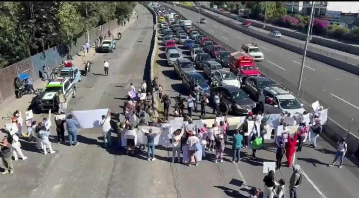Bloqueo en Periférico Norte por desaparición de Kimberly Moya supera las 7 horas