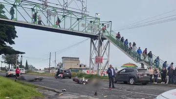 Motociclistas en la Toluca-Palmillas son derribados tras accidente