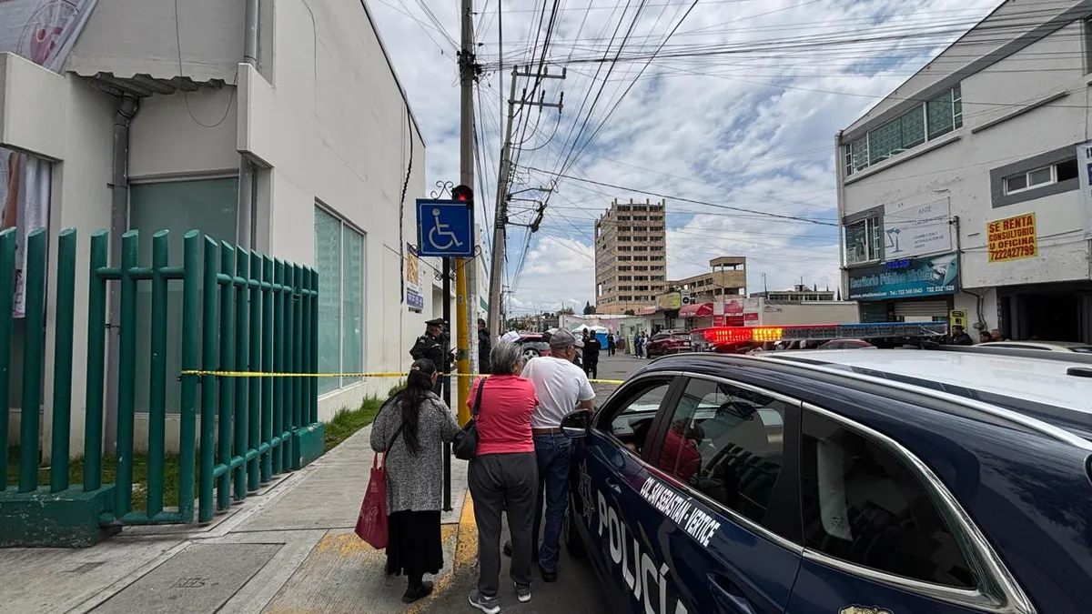 [VIDEO] Evacúan instalaciones del IMSS en Toluca por amenaza de bomba