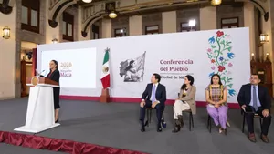 Claudia Sheinbaum aseguró que las nuevas medidas sobre remesas en Estados Unidos no representan un riesgo grave para migrantes mexicanos.