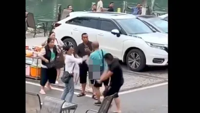 VIDEO: Turistas rechazan pagar fruta al decir “que no estaba dulce”; vendedor los golpea