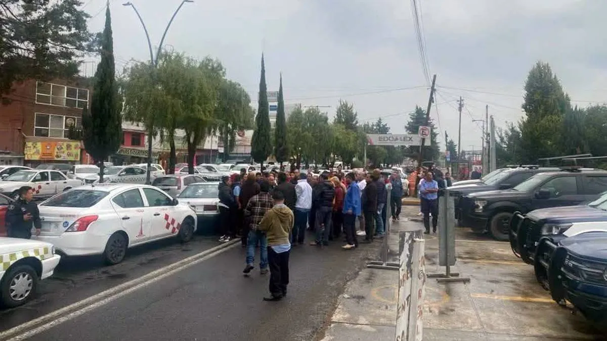 Trasladan al penal a presuntos extorsionadores de taxistas de Metepec