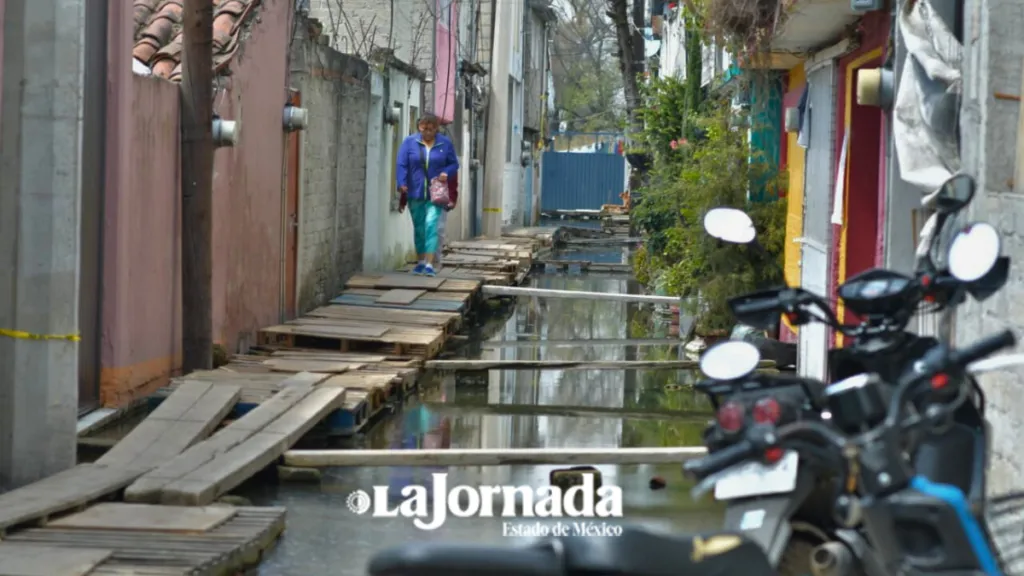 Vecinos de Ocoyoacac se resignan a la vida bajo el agua