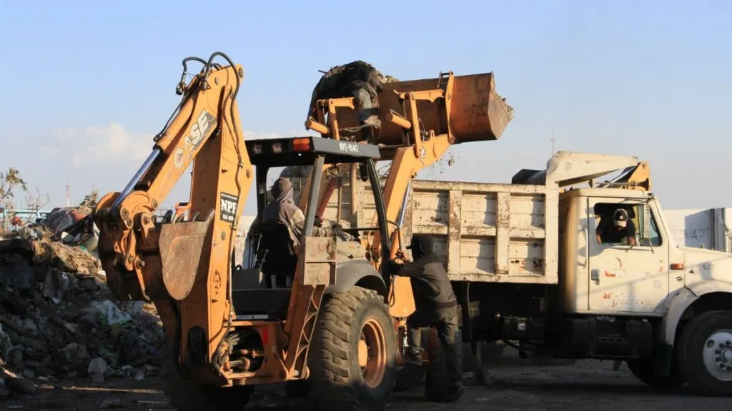 Ecatepec recolecta, en 100 días, casi 15 mil toneladas de basura de calles, barrancas y cauces
