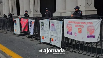 Colectivo 'Haz Valer mi Libertad' bloquea calle de Lerdo en Toluca