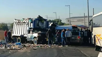 El choque entre amos vehículos dejó un saldo preliminar de cinco personas fallecidas.