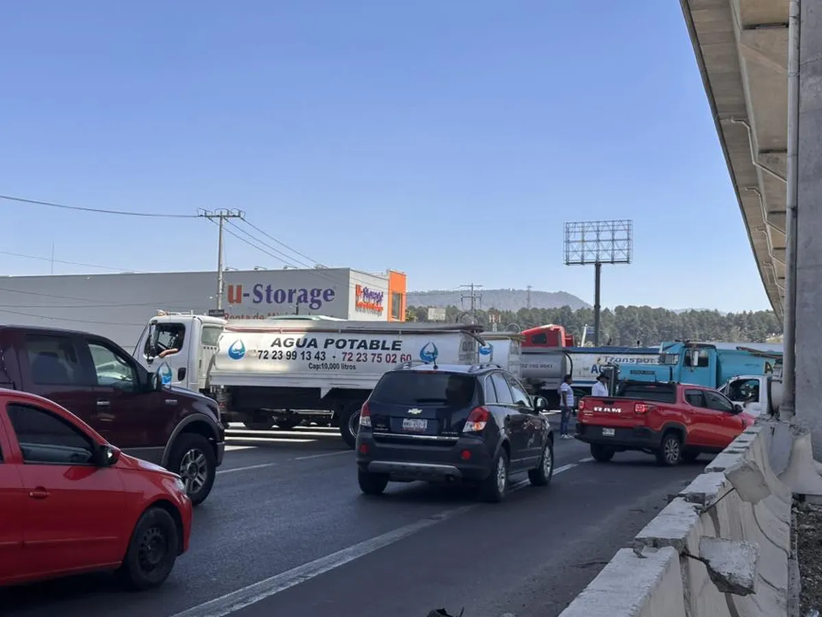 Piperos denuncian corrupción; bloquean carretera México-Toluca