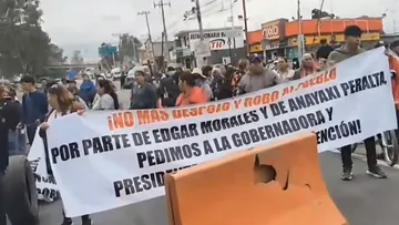 Vecinos de Tezoyuca exigen agua potable en Las Longanizas