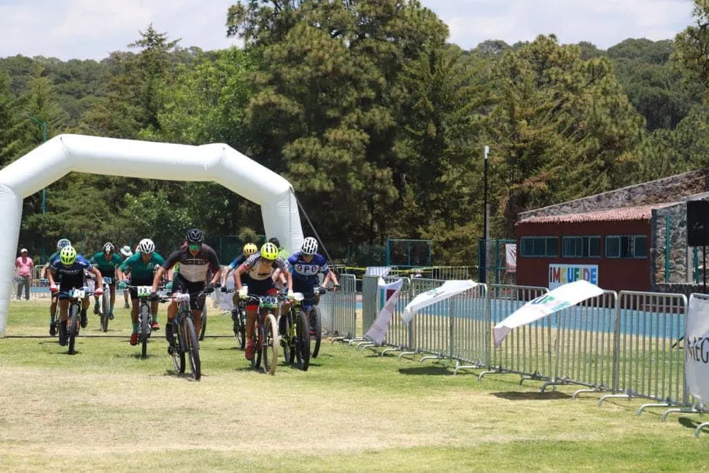 Ciclistas de Huixquilucan y Valle de Bravo brillan en el estatal de ciclismo de montaña