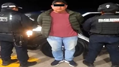 El vehículo en el que viajaba también fue asegurado.