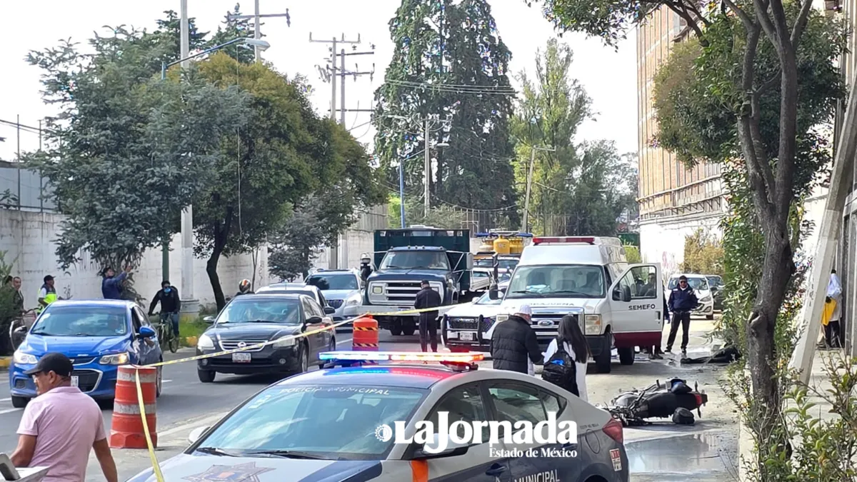 Muere motociclista tras derrapar sobre Isidro Fabela, en Toluca
