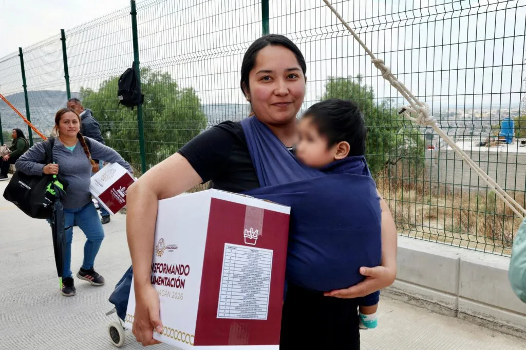 Xóchitl Flores entrega más de 1,300 canastas alimentarias en los Ejidos de Santa María